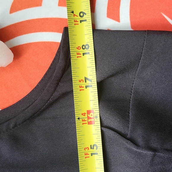 NWT Black sleeveless blouse with front tie - Picture 5 of 8